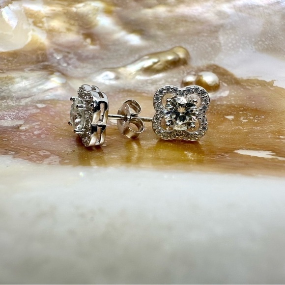 Moissanite Diamond Necklace, Bracelet, and Earrings, Clover Set. - Picture 8 of 16